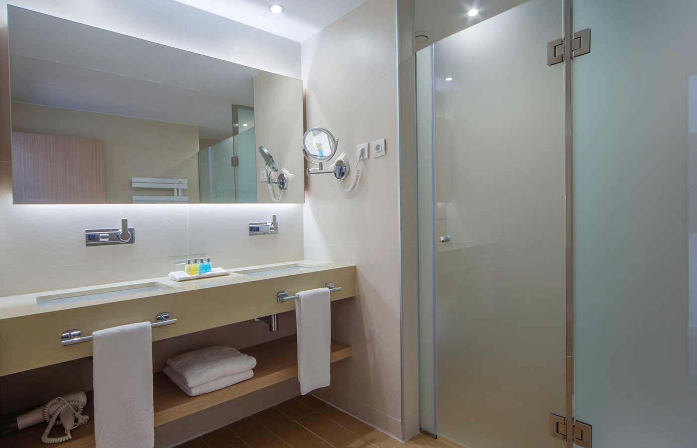 baño habitaciones aparthotel fontanellas playa baño habitaciones aparthotel fontanellas playa