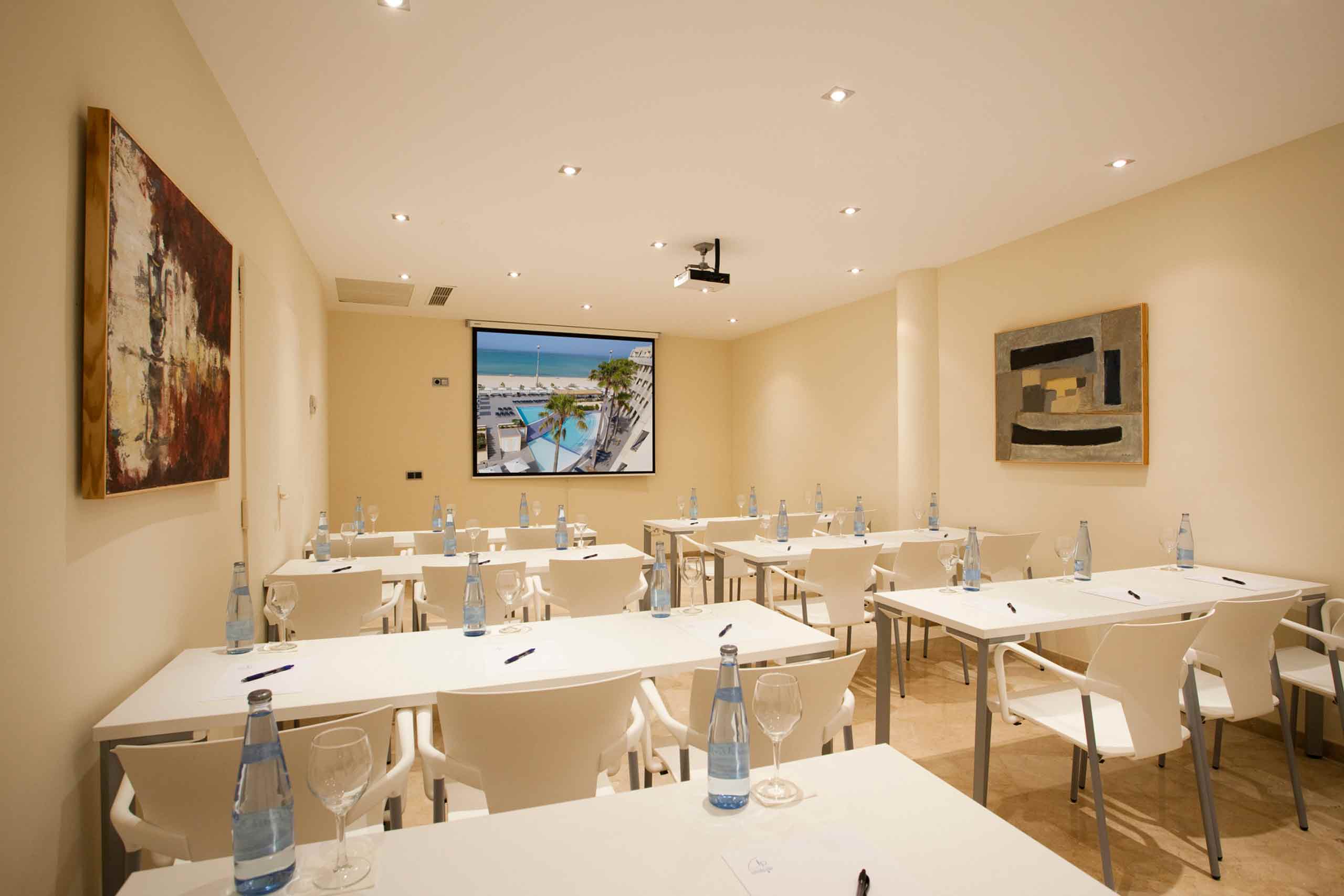 conference room aparthotel fontanellas playa mallorca instalaciones